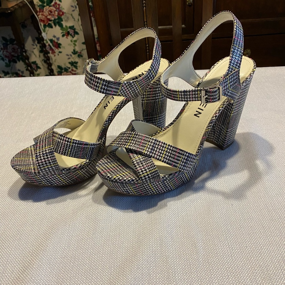 Anne Klein black & white plaid platform sandals. Size 10. Only worn once